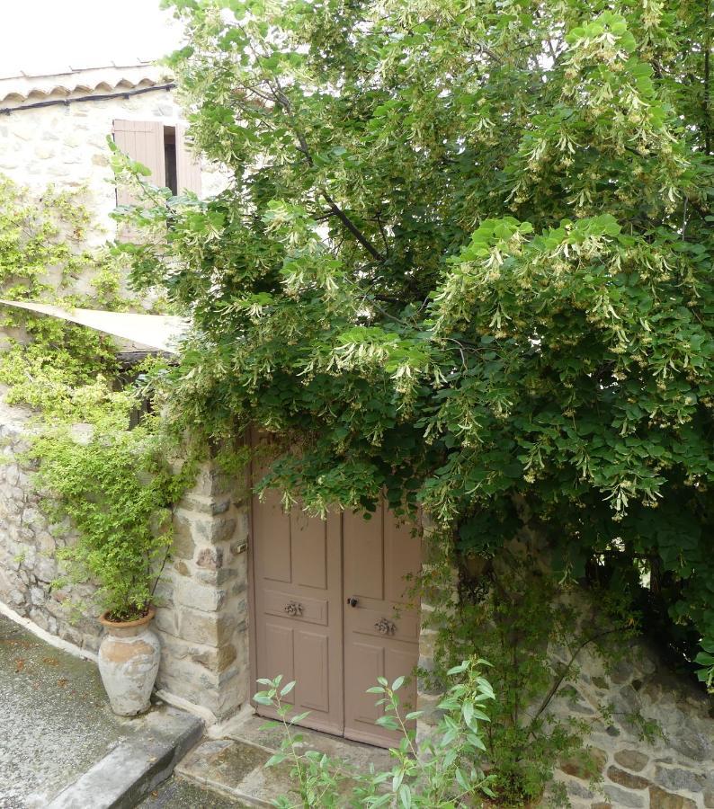 Les Vieux Murs Bed & Breakfast Montfort  Bagian luar foto