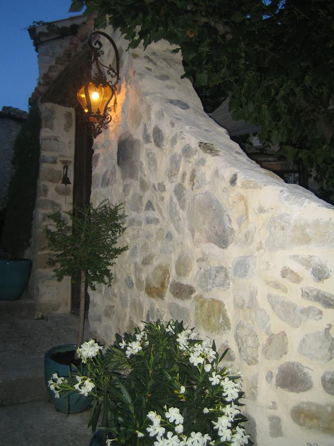 Les Vieux Murs Bed & Breakfast Montfort  Bagian luar foto